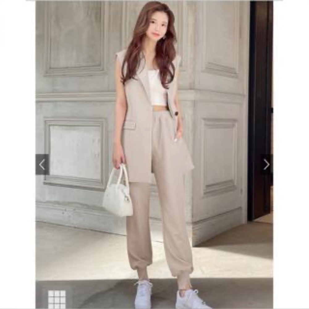 NWOT Japanese brand GRL cinched joggers in gray-beige